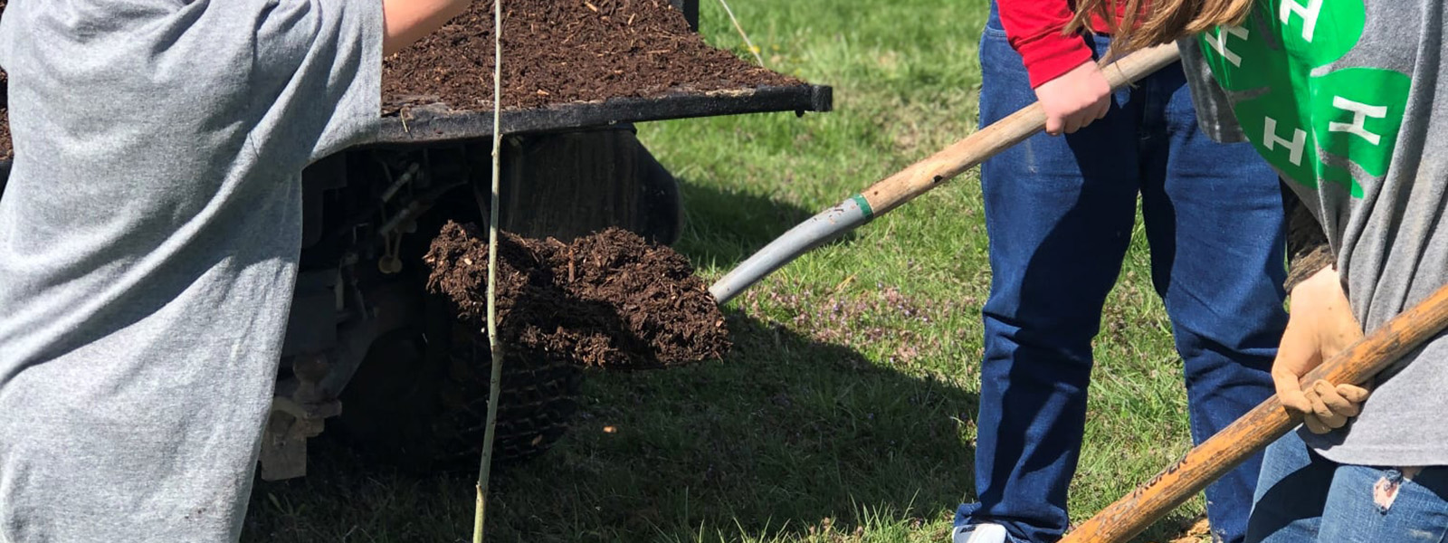 kids shoveling mulch