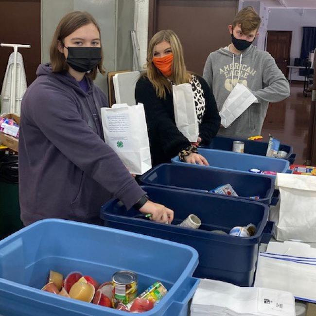 kids filling food distribution boxes