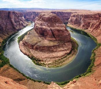 Canyon with a river running in a loop